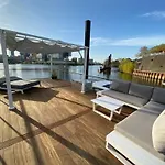 Wunderschoenes Hausboot Im Medienhafen